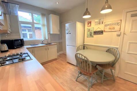 Three Bed Student Flat - £99 pppw plus bills, Shaftesbury Grove, Heaton photo 4