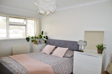 Brookers Close, Ashtead, KT21 photo 4