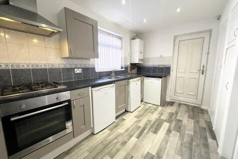 Peckover Drive, Pudsey photo 3