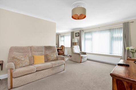 Lounge/ Dining Room
