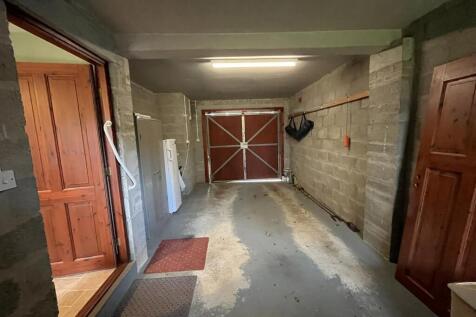 INTEGRAL SINGLE GARAGE