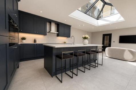 Woodlands Drive, Apperley Bridge, Bradford, West Yorkshire, BD10 photo 4