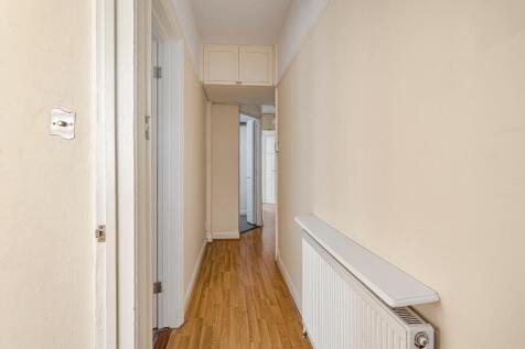 Rothesay Avenue, London, SW20 8JU photo 4