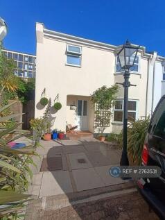 Private Gated Mews Property 2 Mins Churchill Sq