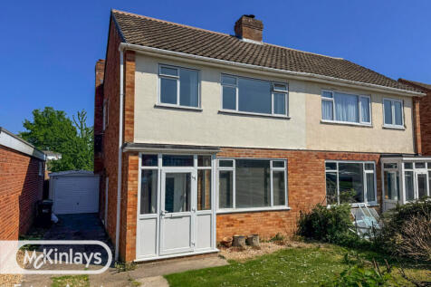Live Now, Transform Later ¿ 3 bedroom, Close to
