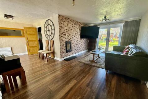 LOUNGE &amp; DINING