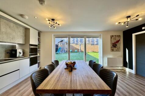 OPEN PLAN KITCHEN DINER