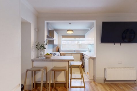 6 Bedroom House in M14 6FN