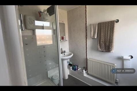Bedroom 1 - En-Suite Bathroom