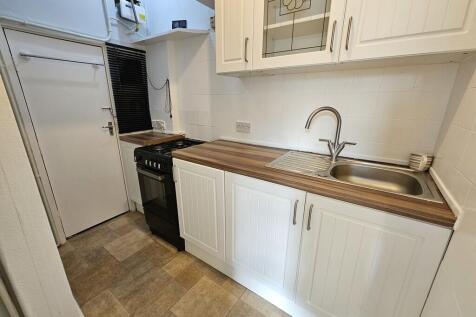 Dewhurst Road , Fartown  photo 3