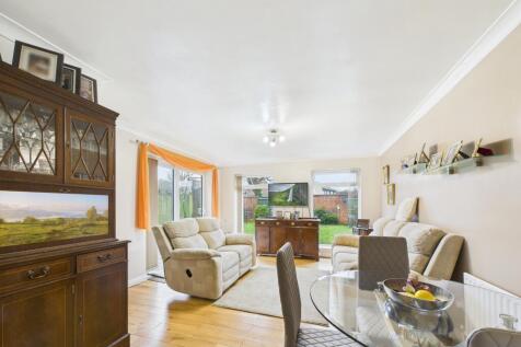 CAM04018G0-PR0415-STILL015