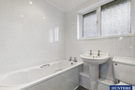 Bathroom (First Floor)