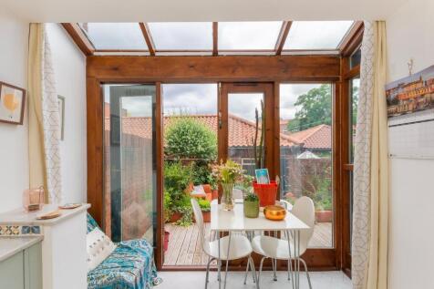 0W6RWW - Kitchen A.jpg