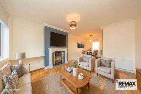 Virtually Staged Dining Lounge