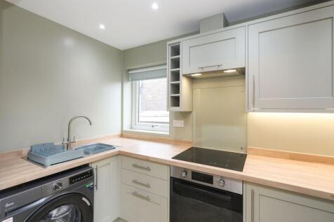 Acacia Crescent, Killamarsh, S21 photo 3