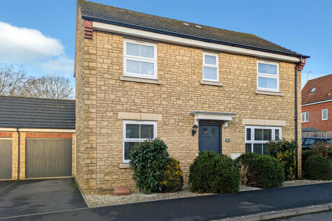 Trowbridge, BA14 - property photo