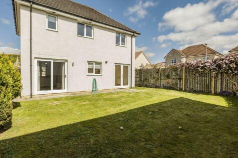 4 bed, 3 bath Detached in Leeds - Photo 14