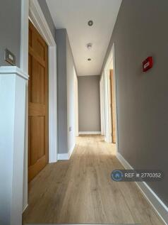 King Edward Avenue, Rainham, RM13 photo 4