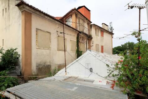 Charming Building, Estrela