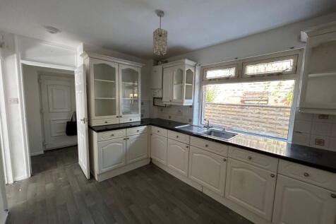 Stirling Crescent, Bradford, West Yorkshire, BD4 photo 4