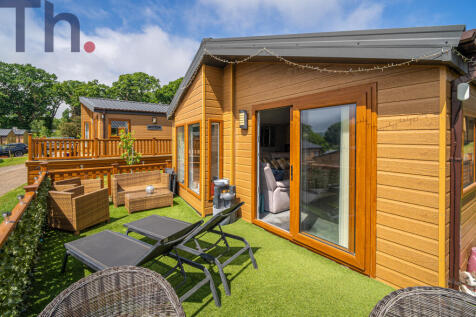 Sunny Raised Terrace/Balcony