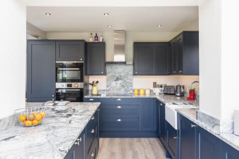 Beckett Close 2 Kitchen Diner-4