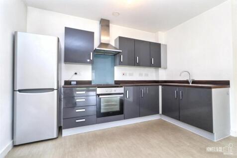 KITCHEN/LIVING ROOM