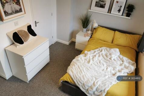 Room 5: Spacious Double En-Suite Room