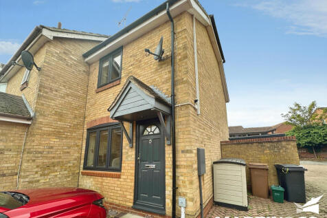 2-bed terraced on Gloucester Crescent, Chelmsford, £1,600/mo