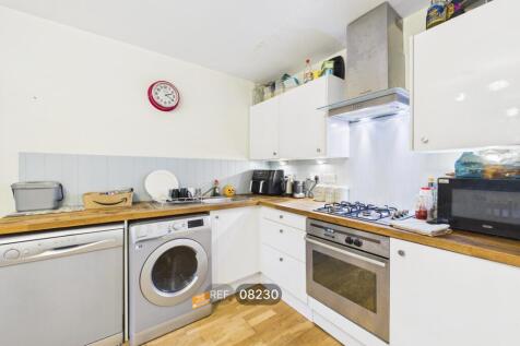 3-bed flat on Holliday Square, London, SW11 2HR, £2,750/mo