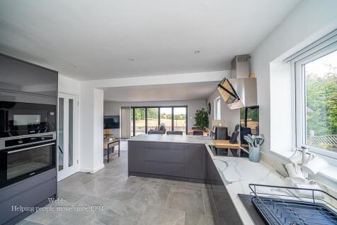 Kitchen 2.jpg