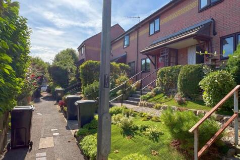 Pathway in front of property to County Street.jpg