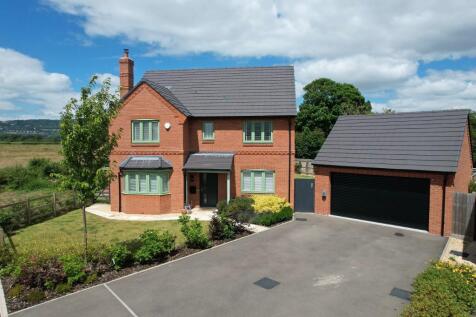 30 Chapmans Orchard and double garage