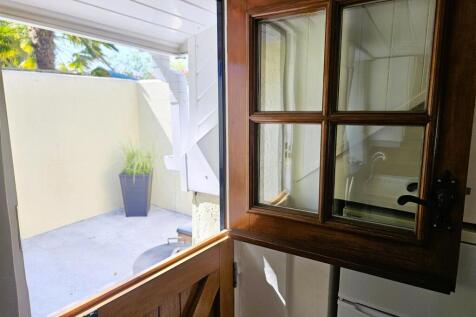 Stable Door to Rear.jpg