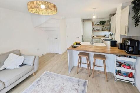 508 Dowsell Way kitchen e.jpg