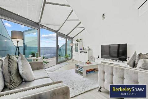 Living/dining area