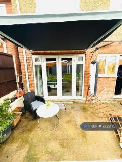 Room Three:Private Garden With Awning