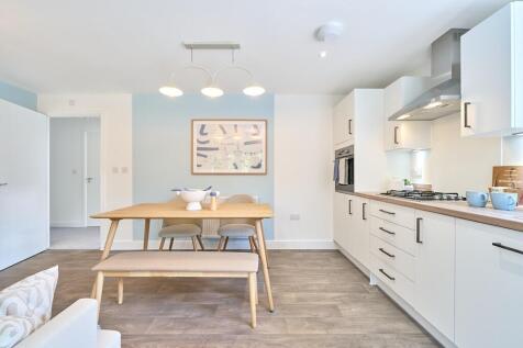 A sociable kitchen and dining area for entertaining