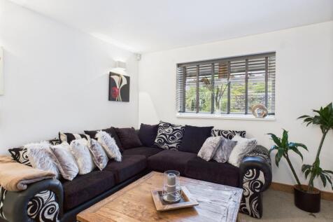 CAM03729G0-PR0082-STILL006