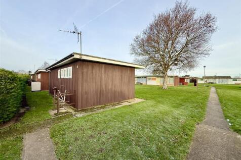 communal grounds and side/rear aspect