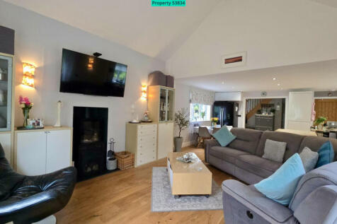 Open plan living, dinner room