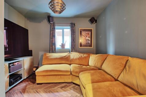 Living Room no light on.jpg