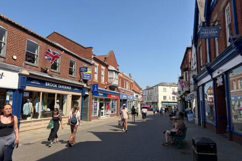 Retail Property (high street) to rent Image 2