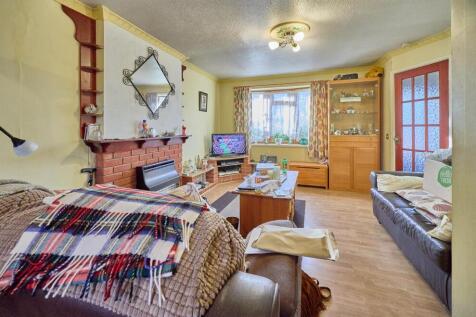 Lounge Area to Front