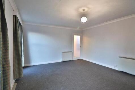 Woodview - Lounge .JPG