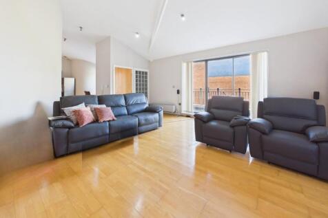 Open-Plan Dining Kitchen &amp; Living Area