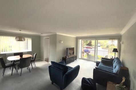 L-SHAPED LOUNGE/DINER