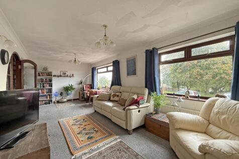 Combley Drive 9 - Living Room 5....jpg