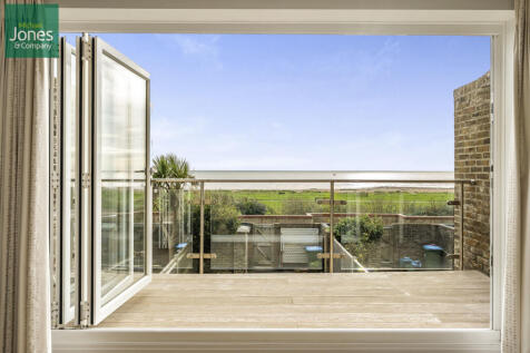 Mallon Dene, Rustington, Littlehampton, West Sussex, BN16 photo 4