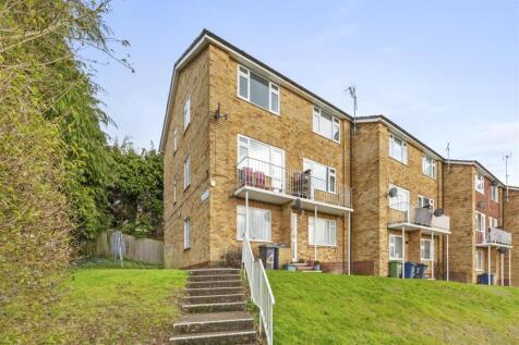 12 Westover Court, HP13 5JE-14.jpg